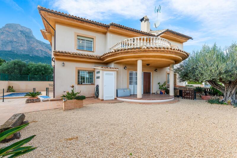 Villa for sale in Polop, Alicante