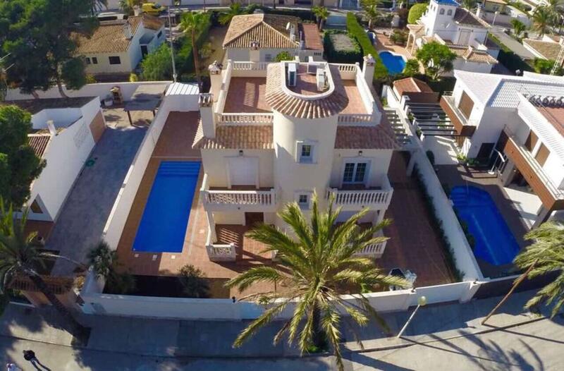 Villa til salg i Cabo Roig, Alicante