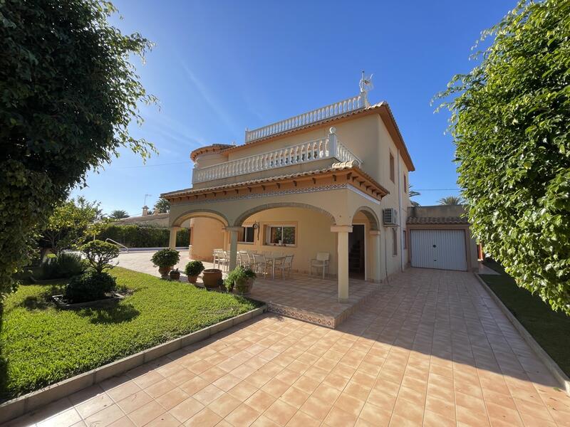 Villa til salg i Cabo Roig, Alicante