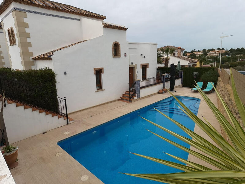 Villa en venta en Algorfa, Alicante