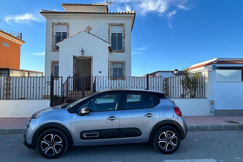 Villa til salg i Daya Nueva, Alicante