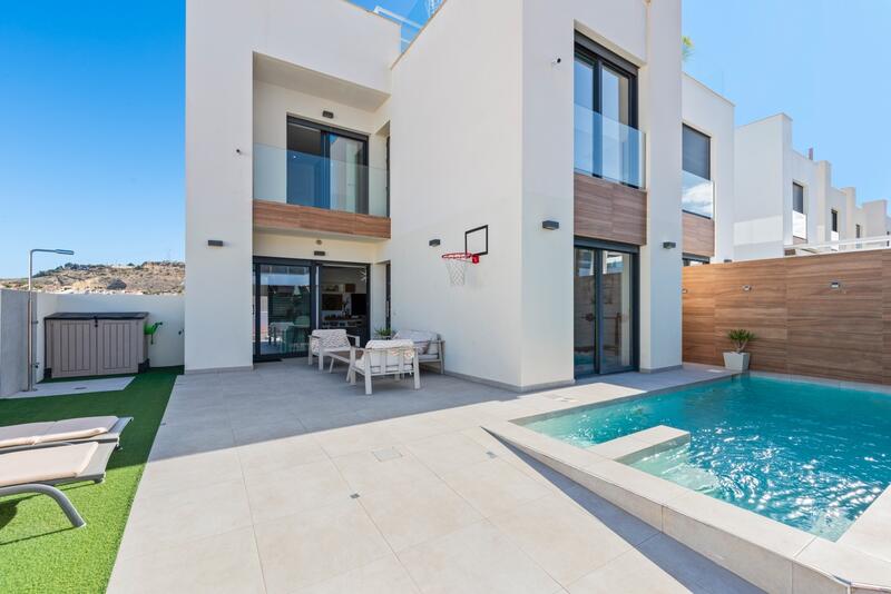 Villa for sale in Benijófar, Alicante