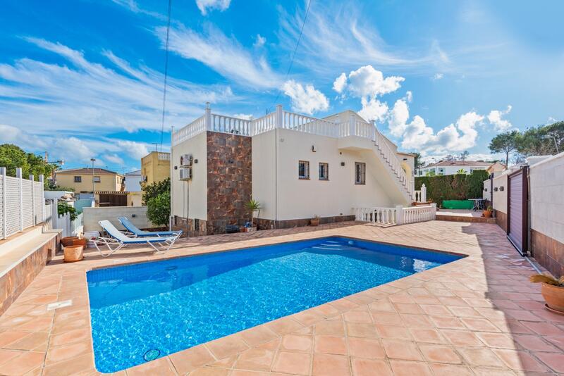 Villa til salgs i Torrevieja, Alicante