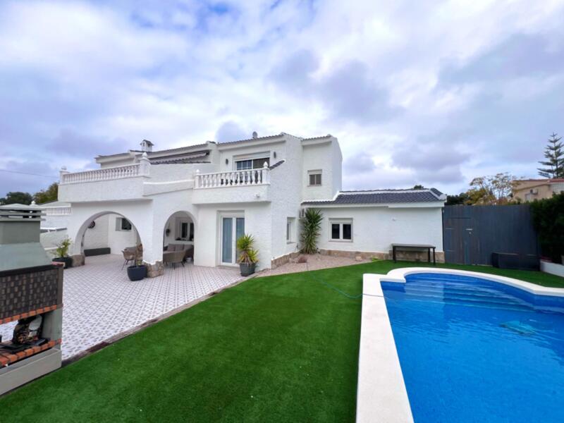 Villa for sale in Ciudad Quesada, Alicante