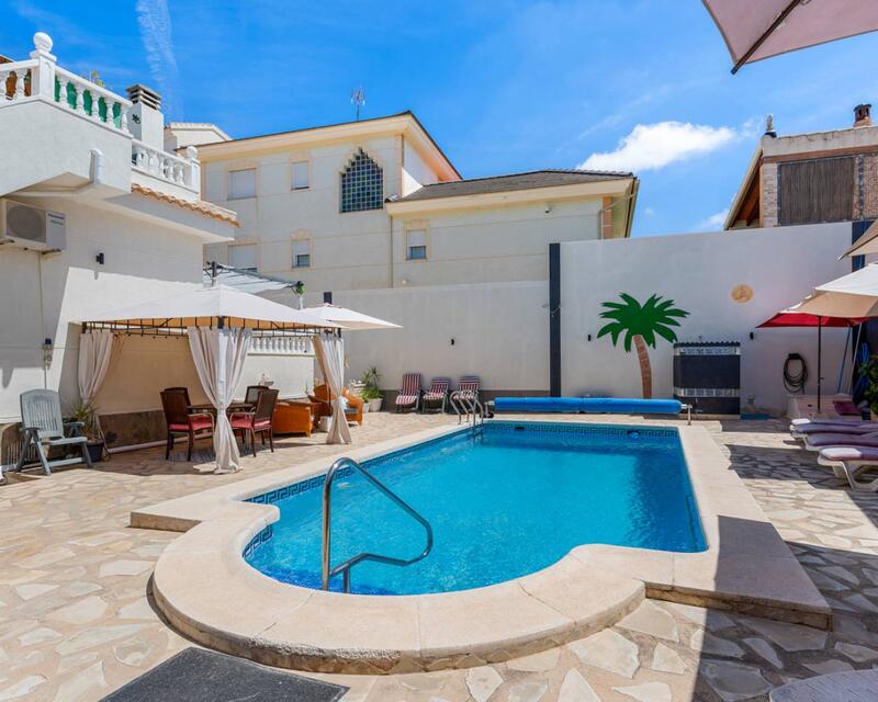 6 bedroom Villa for sale