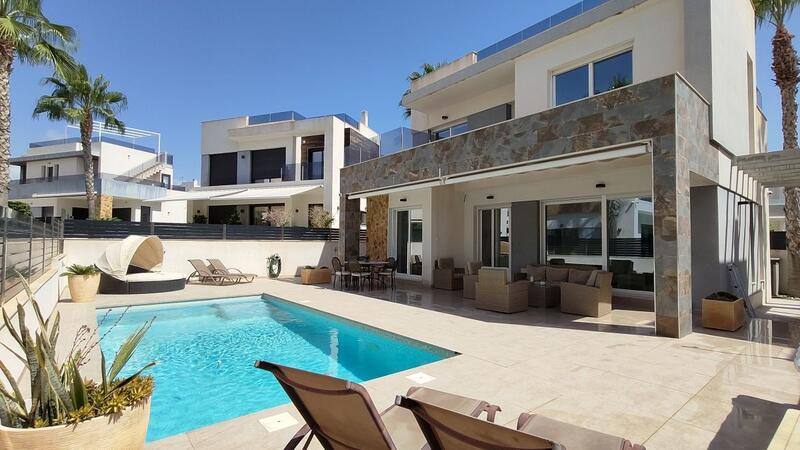 Villa til salgs i La Mata, Alicante