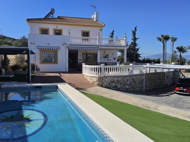 Villa for sale in Alhaurin de la Torre, Málaga