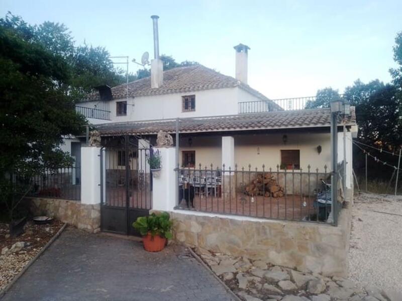 6 bedroom Country House for sale