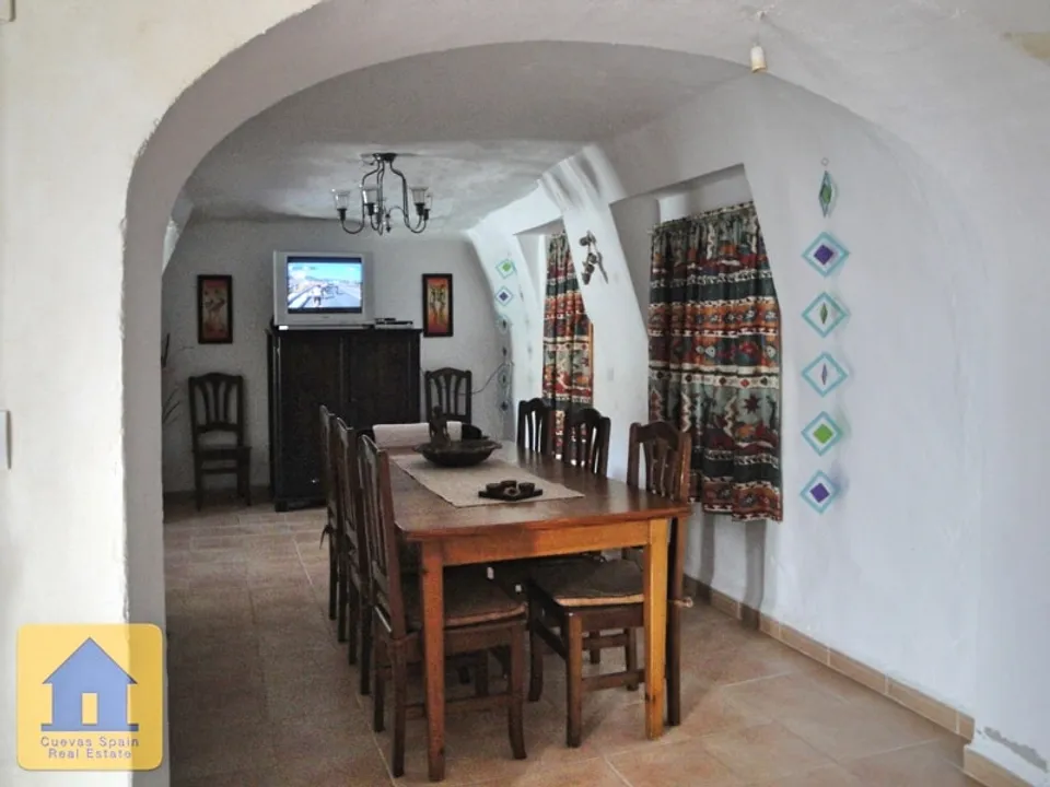 4 bedroom Cave House for sale