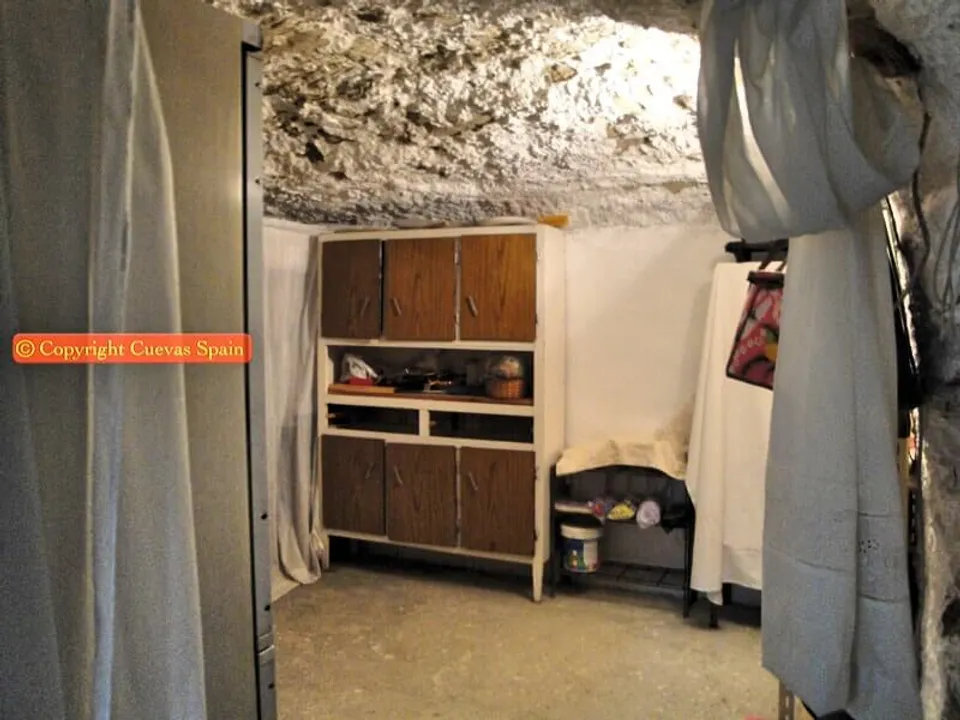 6 спальная комната Дом в пещере продается