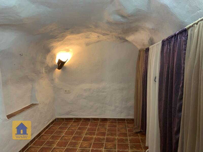 6 bedroom Cave House for sale