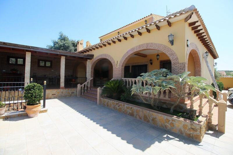 Villa til salgs i Bigastro, Alicante
