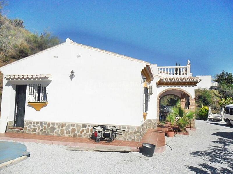 Villa for sale in Las Casillas (Arenas), Málaga