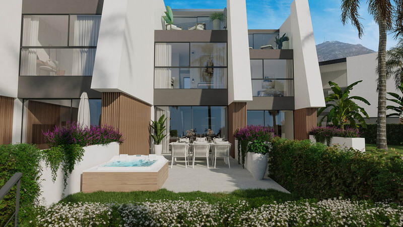 Townhouse for sale in Fuengirola, Málaga