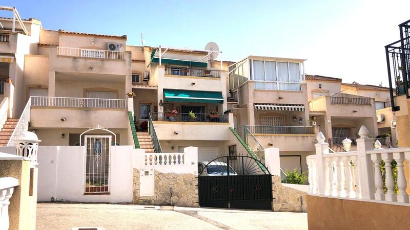 Stadthaus zu verkaufen in Villamartin, Alicante