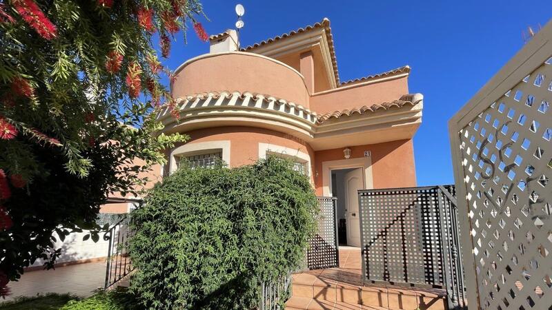 Villa til salg i Los Urrutias, Murcia