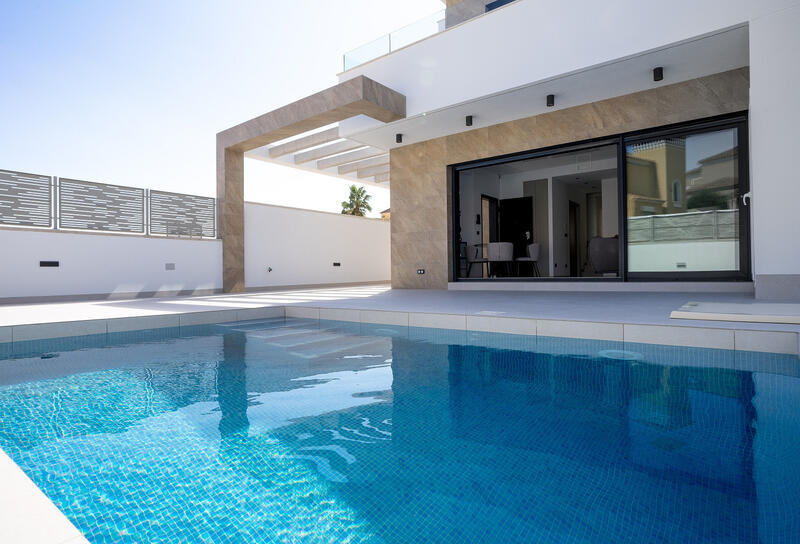 Villa for sale in San Miguel de Salinas, Alicante