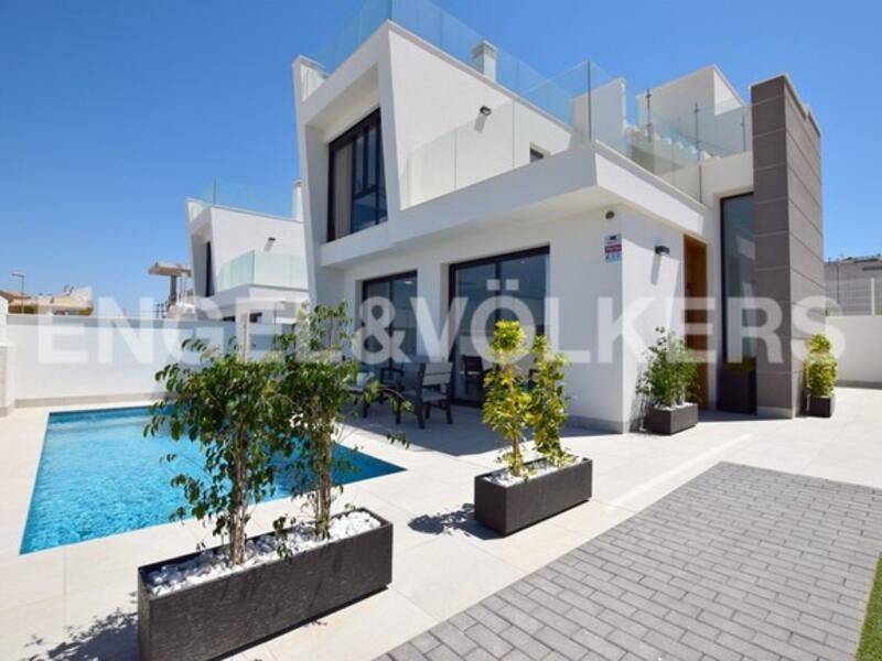 Villa for sale in Los Montesinos, Alicante