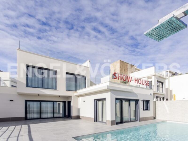 Villa for sale in San Miguel de Salinas, Alicante