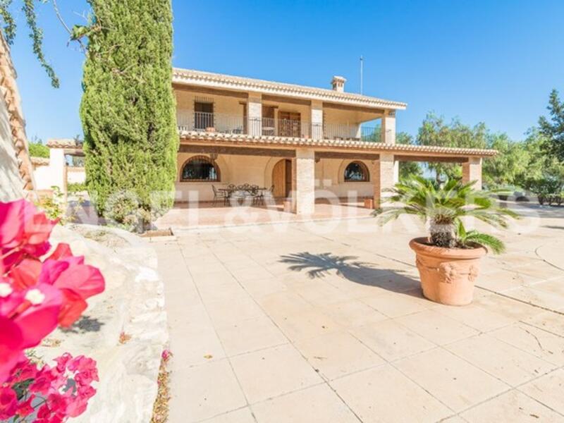 Villa for sale in San Miguel de Salinas, Alicante