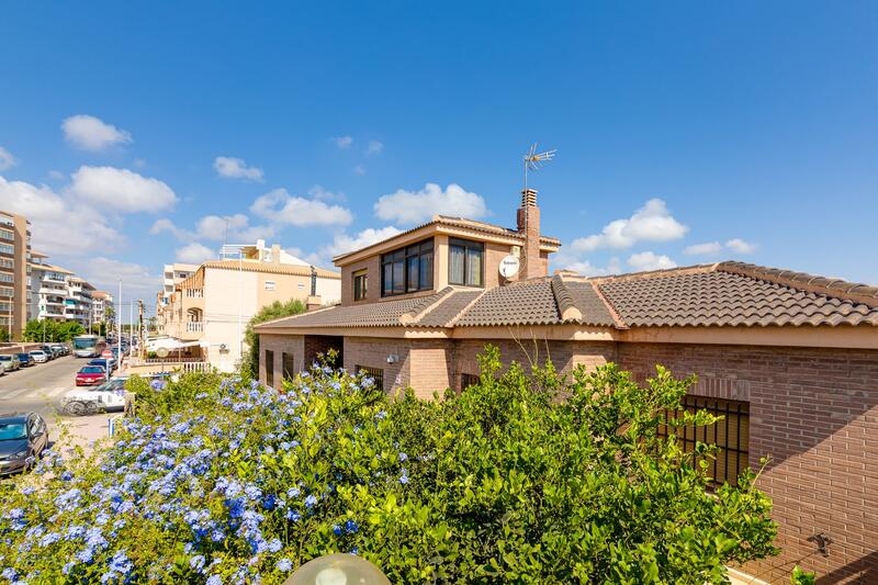 Villa en venta en La Mata, Alicante