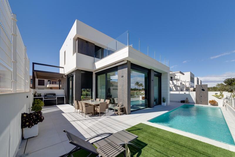 Villa for sale in Pilar de la Horadada, Alicante