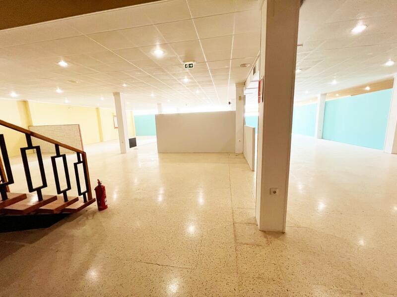 2 bedroom Commercial Property for Long Term Rent
