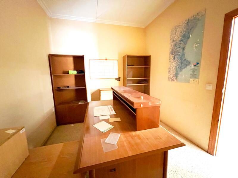 2 bedroom Commercial Property for Long Term Rent