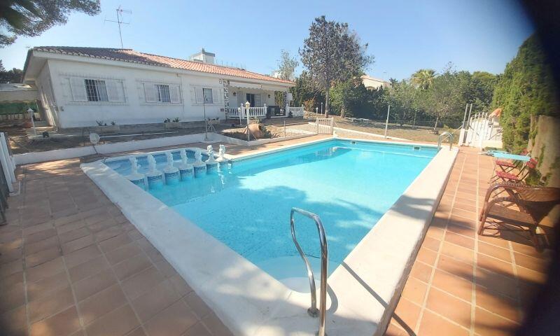 4 slaapkamer Villa Te koop