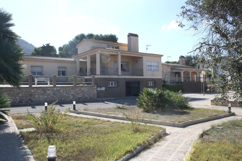 8 bedroom Villa for sale