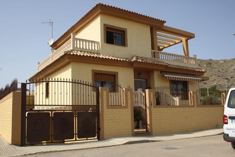 4 Cuarto Villa en venta