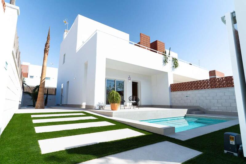 Villa for sale in Pilar de la Horadada, Alicante