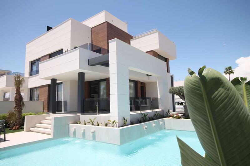 Villa en venta en Torrevieja, Alicante