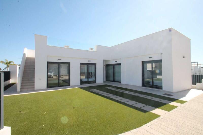 Villa for sale in Pilar de la Horadada, Alicante