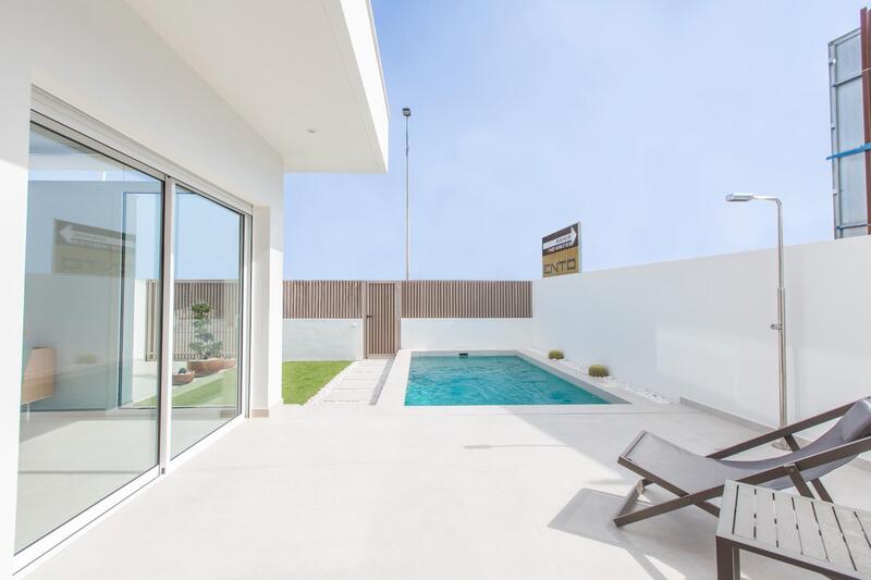 Villa for sale in Santiago de la Ribera, Murcia