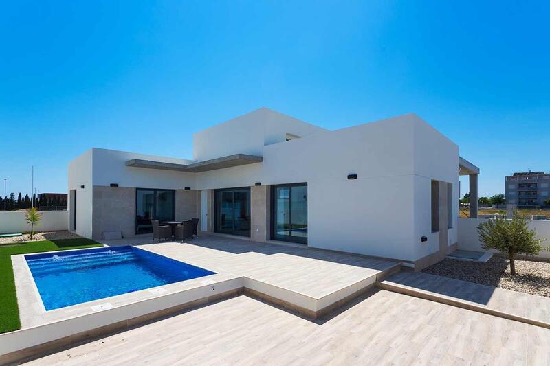 Villa till salu i Daya Nueva, Alicante