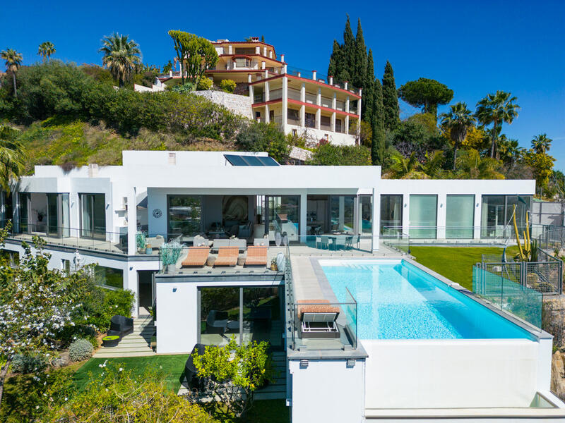 Villa for sale in Benahavis, Málaga