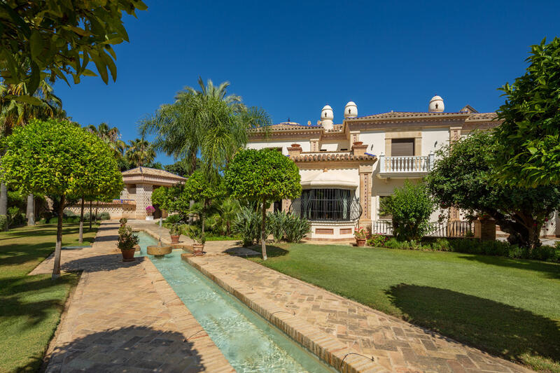 7 bedroom Villa for sale