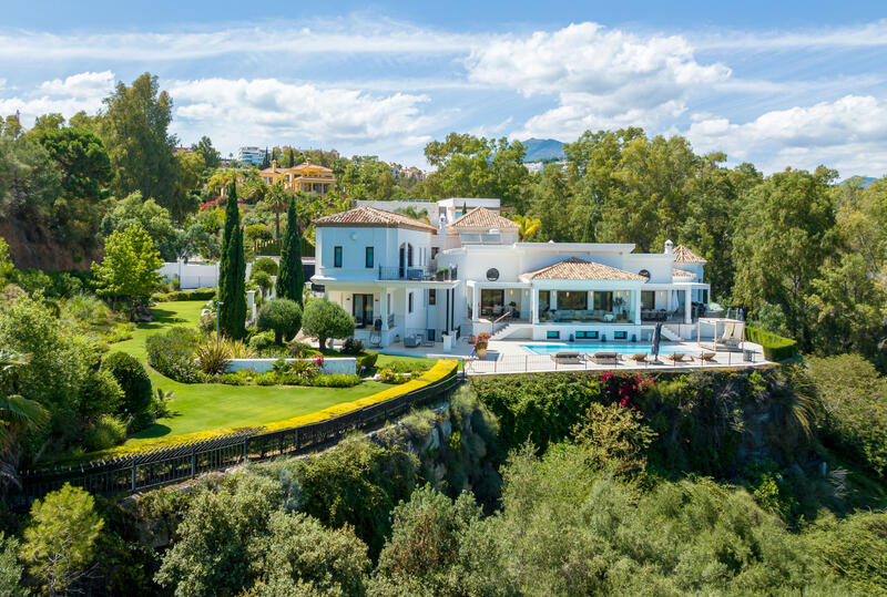 Villa for sale in Benahavis, Málaga