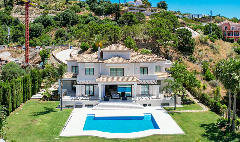 Villa for sale in Benahavis, Málaga