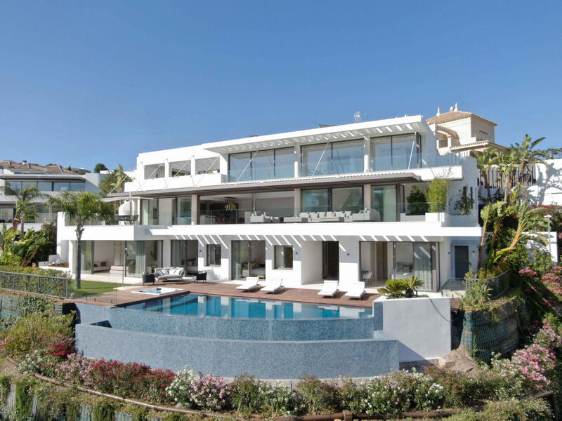 Villa for sale in Benahavis, Málaga