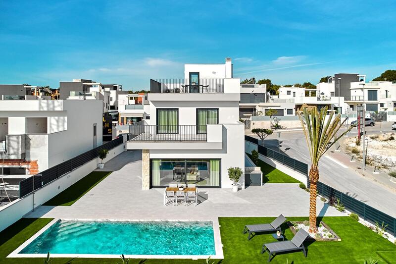 Villa for sale in San Miguel de Salinas, Alicante