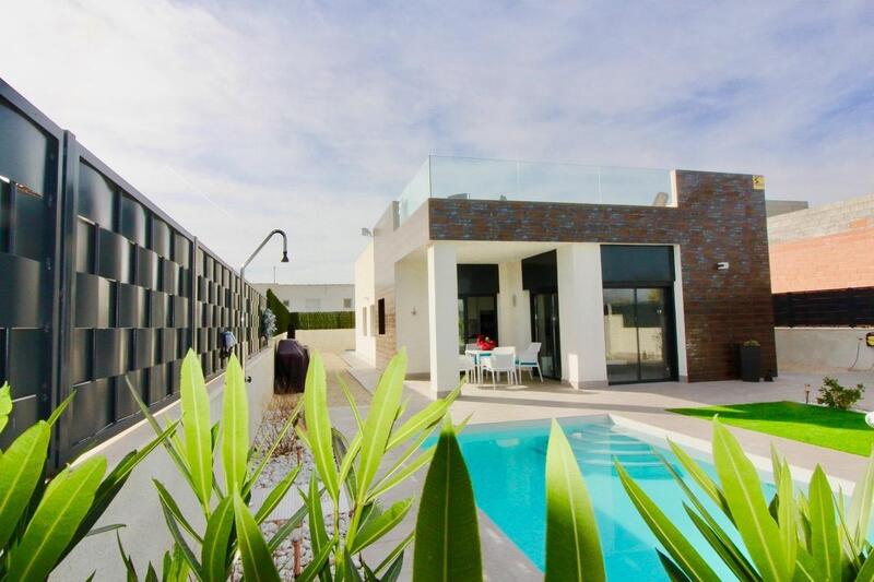 Villa for sale in Pinoso, Alicante