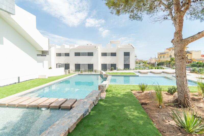 Villa en venta en Torrevieja, Alicante