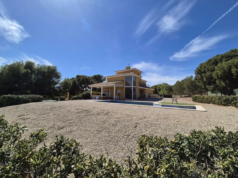 Villa for sale in Totana, Murcia