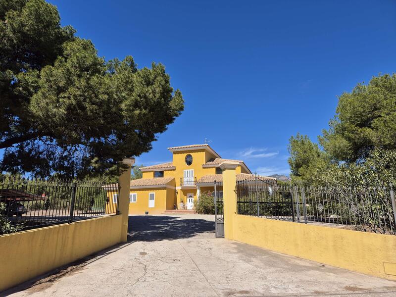 4 Cuarto Villa en venta