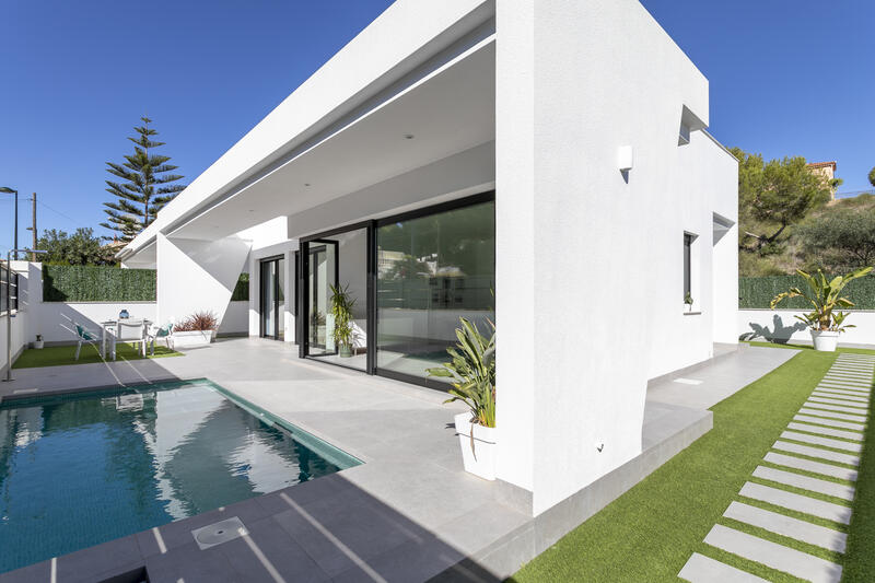 Villa for sale in Pinar de Campoverde, Alicante
