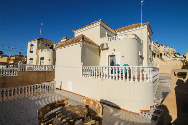 Villa Te koop in San Miguel de Salinas, Alicante