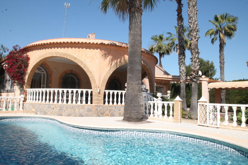 Villa en venta en La Mata, Alicante