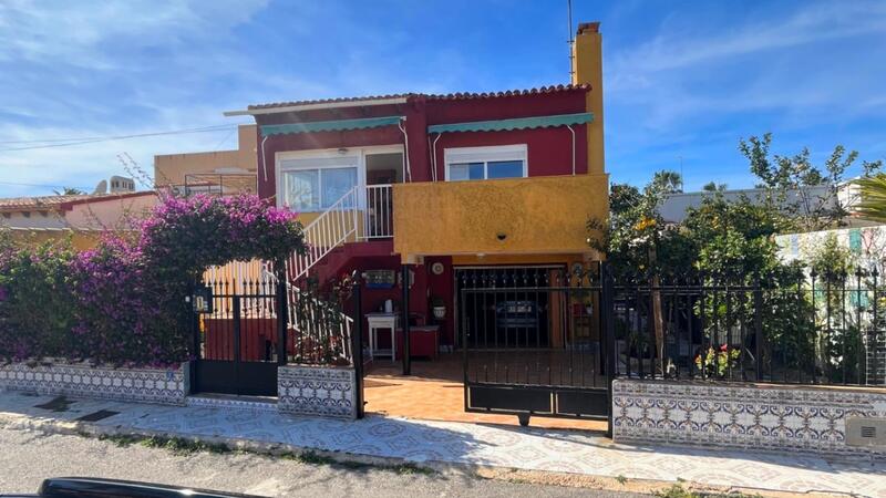 Villa à vendre dans Punta Prima, Alicante